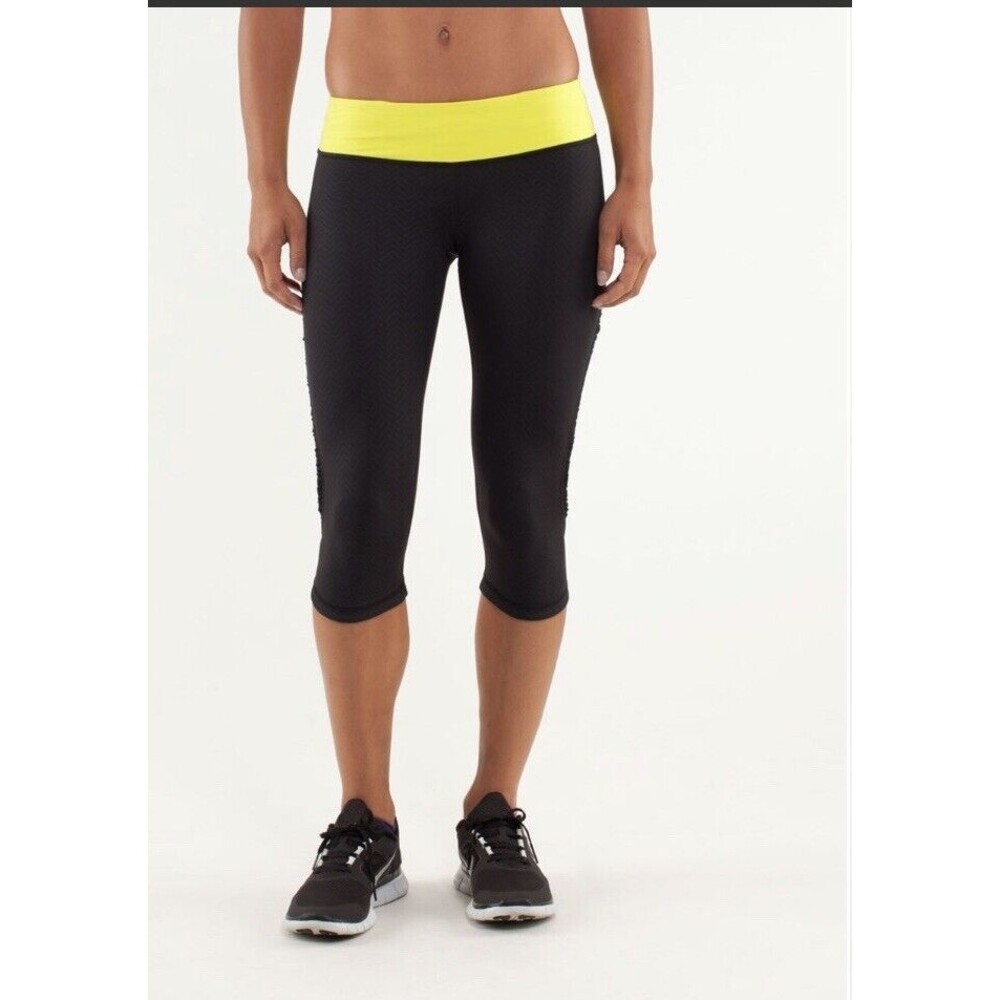 Lululemon Run:‎ Fast  Free Crop Mini Squiggle Emboss Black / Split Pea Size 6